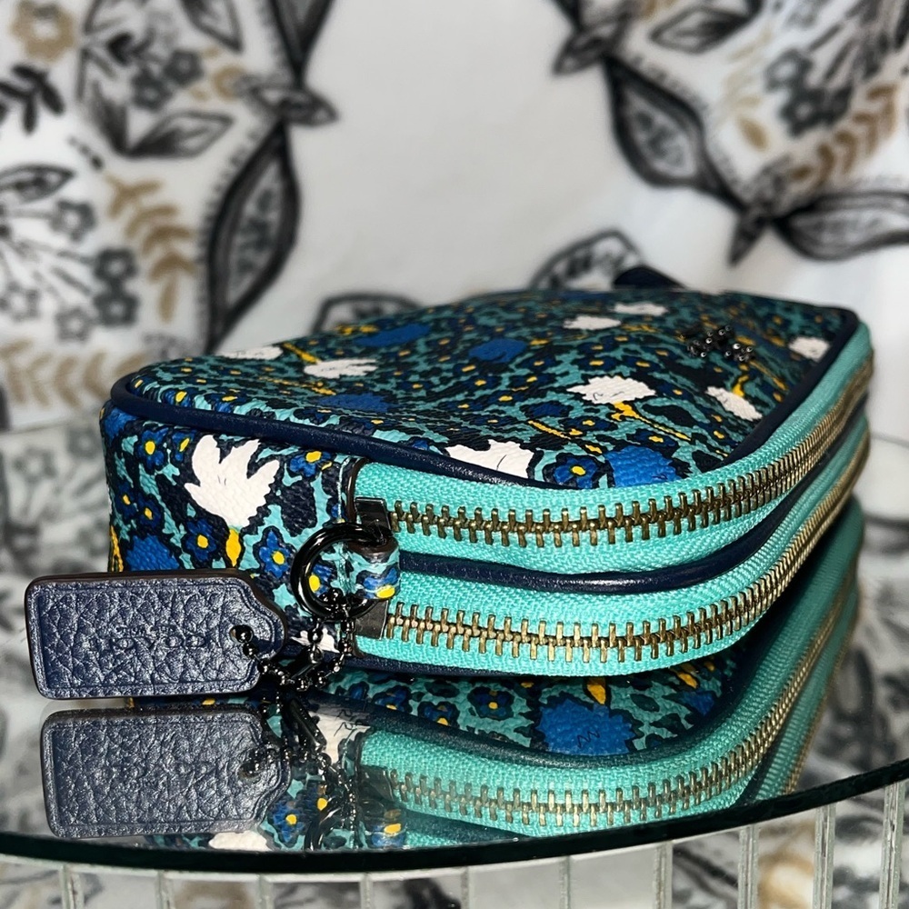 Coach NY, Yankee Floral Print Canvas Crossbody Clutch Bag Purse Teal - Picture 7 of 16